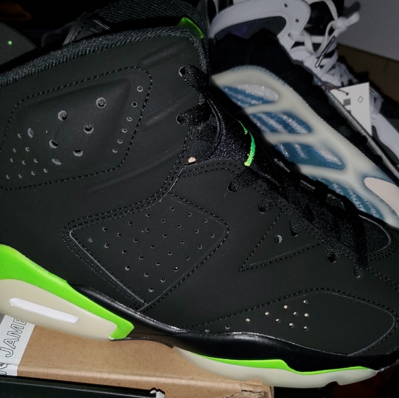 Jordan 6 - Picture 2 of 3